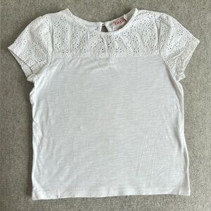 White t-shirt size 5/6 yo
